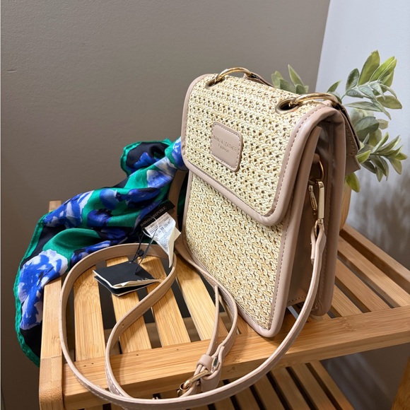 Stylish Crossbody Bag in Beige and Blush Pink - Picture 3 of 5
